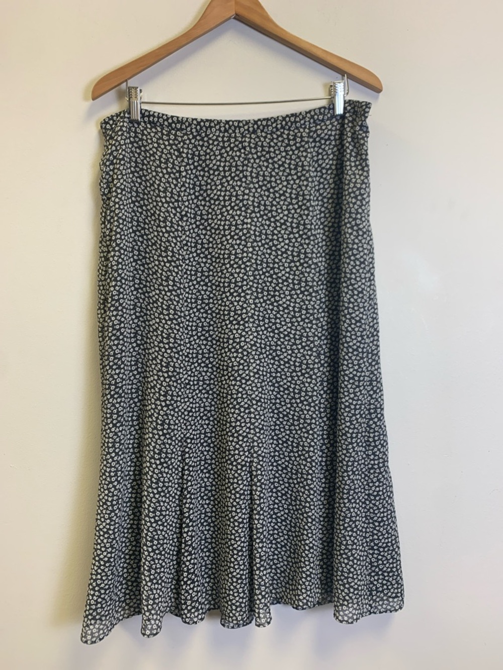 Jones Wear Black and White Ditsy Floral Maxi Skirt